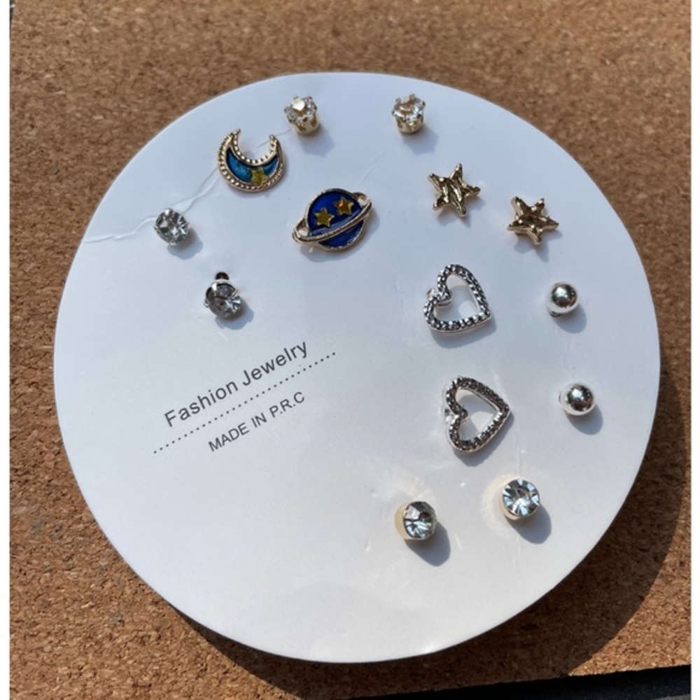 Set of 7 stud earrings